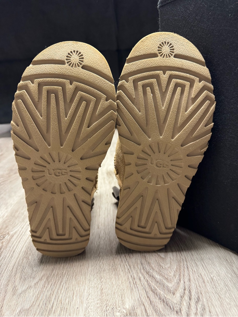 Ugg women’s size 8, Bailey Bow
